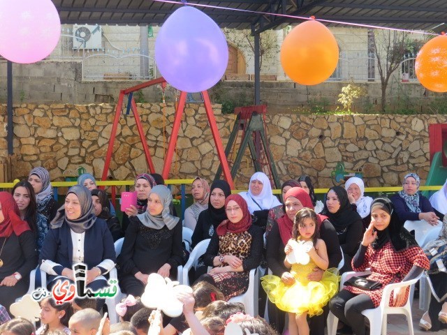 كفرقاسم – فيديو: بساتين الامل, السلام , والمحبة تحتفل بعيد الام على انغام عمو انس وجوقته ..